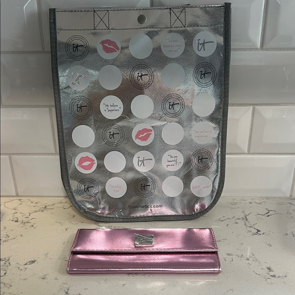 IT Cosmetics brush holder NEW